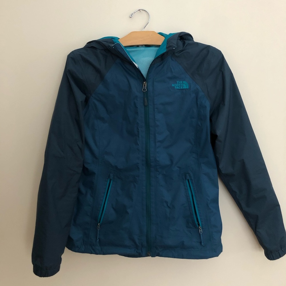 The North Face Women’s Rain Jacket Size S (Outlet)